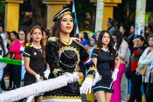 Emotivo y colorido desfile en Luque •