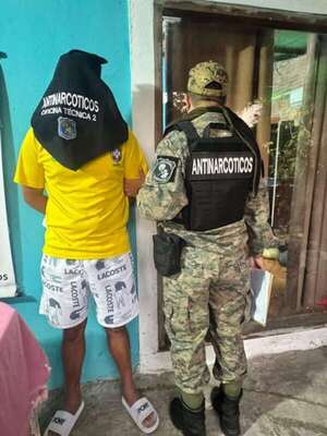 Cae joven con drogas en Remansito tras allanamiento de vivienda - Policiales - ABC Color