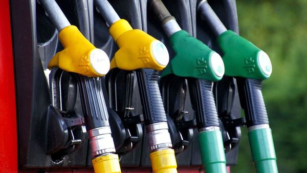 Más emblemas bajan sus combustibles