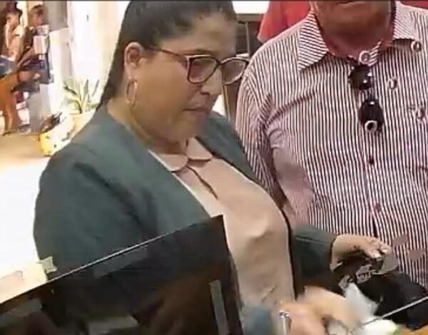 Acusan y piden juicio para abogada por apropiación de dinero de víctima de la dictadura - 1000 Noticias