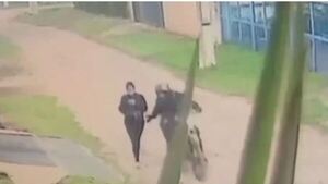 Motoca manoseó a doña y le gritó "mi amor" cuando caminaba a su laburo