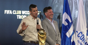 Versus / Santiago Peña; un "reclamo" a la FIFA por Olimpia y una broma al "Tigre" Ramírez