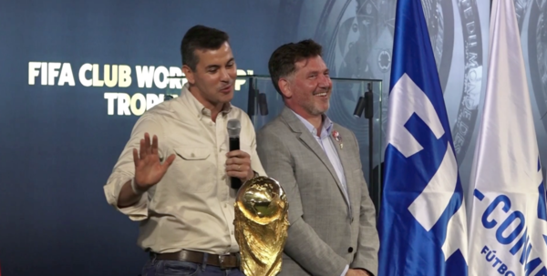 Versus / Santiago Peña; un "reclamo" a la FIFA por Olimpia y una broma al "Tigre" Ramírez
