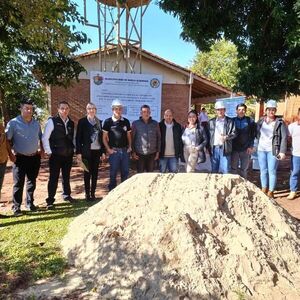 Nueva Alborada inicia construcción de nuevas aulas en escuela local