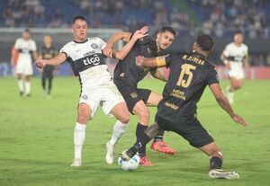 Duelo clave en Uruguay: El Decano visita a Peñarol con la obligación de ganar - trece
