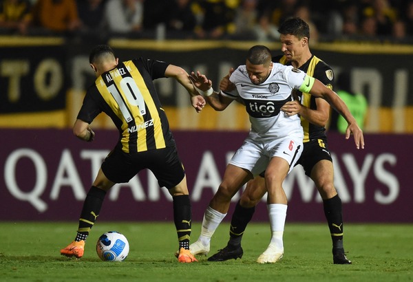 Olimpia, obligado a ganar esta noche ante Peñarol en Uruguay - Unicanal