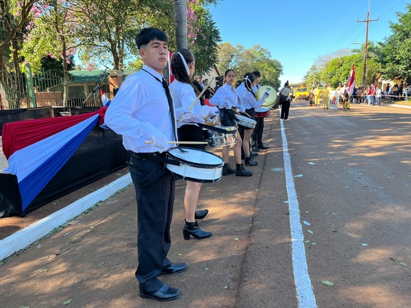 Capitán Miranda vibró de patriotismo en el 214° aniversario de la Independencia Nacional
