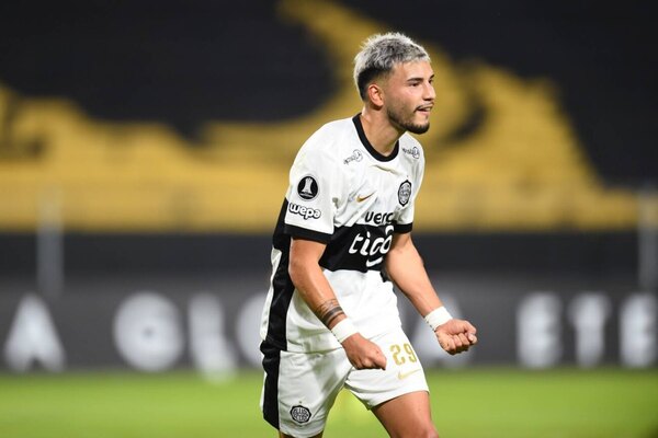 Versus / ¡Le rompió el arco! Así fue el golazo de Iván Leguizamón ante Peñarol