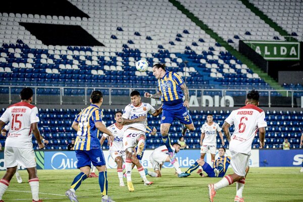 Versus / Luqueño no se mueve del foso en la Sudamericana