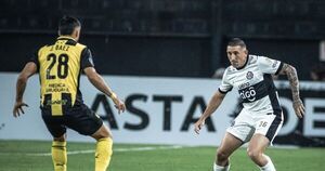 Traspié del franjeado en Montevideo | Asociación Paraguaya de Fútbol