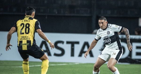 Traspié del franjeado en Montevideo | Asociación Paraguaya de Fútbol