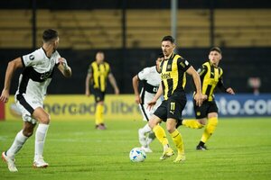 Olimpia perdió por remontada frente a Peñarol y quedó eliminado de todo - 1000 Noticias