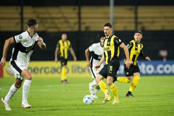 Olimpia perdió por remontada frente a Peñarol y quedó eliminado de todo - 1000 Noticias