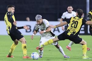 Peñarol 3-Olimpia 2: El Decano, fuera de todo - Olimpia - ABC Color
