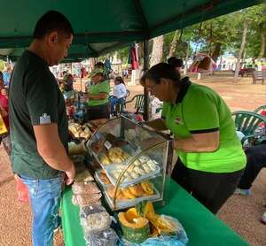 Día de la Madre: vendiendo frutas, verduras y alimentos elaborados pudo criar a 11 hijos - Nacionales - ABC Color