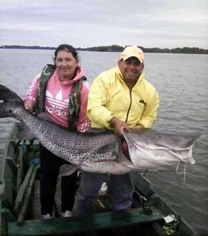 Día de la Madre: a través de la pesca saca adelante a sus hijos en Ayolas - Nacionales - ABC Color