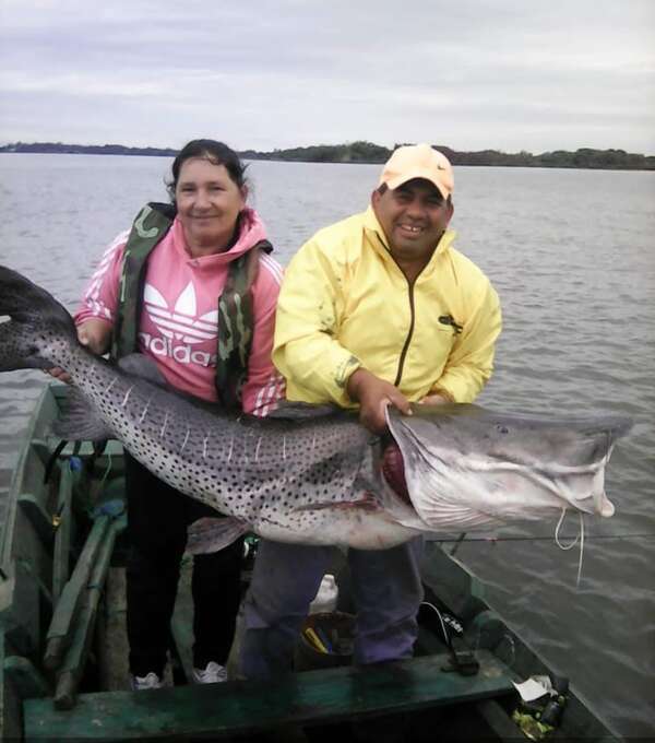 Día de la Madre: a través de la pesca saca adelante a sus hijos en Ayolas - Nacionales - ABC Color
