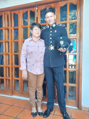 Testimonio de madre: Nunca le regalé un arma como juguete y mi hijo es un flamante policía - Noticias del Chaco - ABC Color