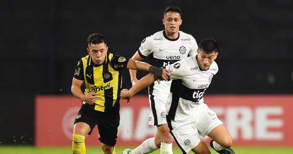 La Nación / Olimpia es remontado y queda fuera de todo