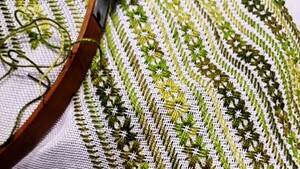 El arte del bordado, ancestral regalo de las madres a sus hijas en Pilar