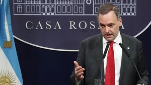 Argentina restringirá residencia y elimina salud gratuita a extranjeros