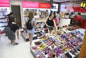 El 35% de los hogares en Paraguay son dirigidos por madres, según INE - Economía - ABC Color
