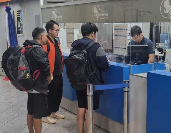 Expulsan a tres ciudadanos chinos tras asalto en Coronel Bogado - 1000 Noticias