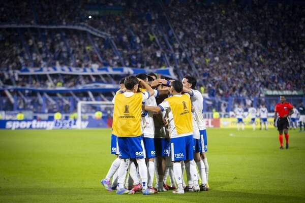 Versus / Vélez golea a San Antonio para avanzar a Octavos de Final