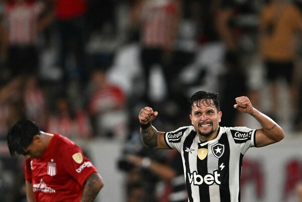 Versus / Botafogo vence a Estudiantes y el grupo se define en la última fecha