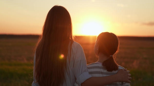 Día de la Madre: 35% de ellas lidera su hogar y 30% trabaja en servicios o comercios - MarketData