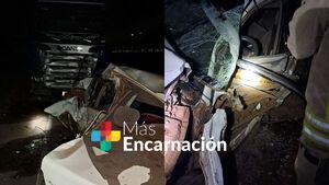 Choque frontal entre camión y automóvil deja dos fallecidos en San Pedro del Paraná.