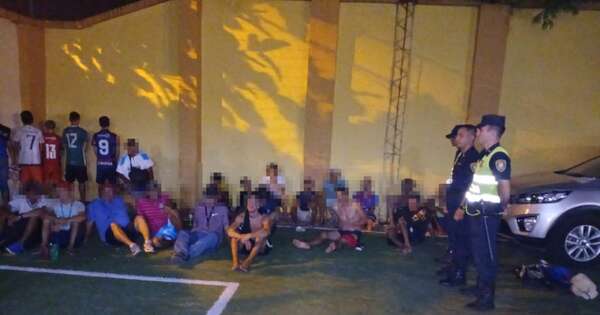 La Nación / La Policía detuvo a 25 cuidacoches en el centro de Asunción