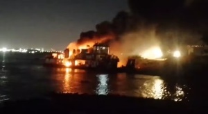 Rescatan a 10 tripulantes tras incendio de un remolcador en el río Paraguay