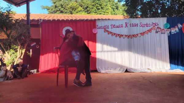 Nene sorprendió a su mami con emotiva canción por su día