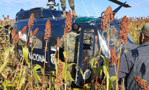 Un helicóptero de la Policía Nacional capotó en Fuerte Olimpo - Noticiero Paraguay
