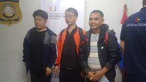 EXPULSAN A TRES CIUDADANOS CHINOS POR ESTADÍA IRREGULAR TRAS ASALTO A CRIPTOMINERÍA EN CNEL. BOGADO