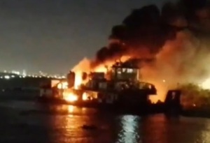 Controlan incendio en remolcador frente a Remanso