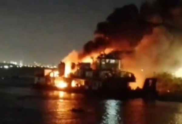 Controlan incendio en remolcador frente a Remanso