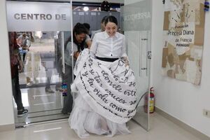 (GALERÍA) ¡Andrea Valobra es noticia en España por esta ingueroviable pollera!