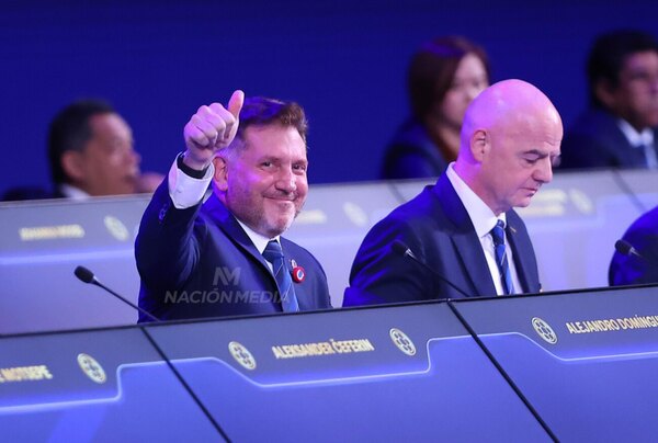Versus / En el histórico Congreso de FIFA en Asunción, Domínguez pide que "nadie quede fuera" del Mundial 2030
