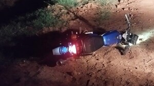 Motociclista muere tras caer en la vía pública en San Juan Bautista