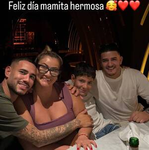 Fotos con las mamis y con los hijos coparon las redes y los famosos no se quedaron afuera