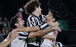 Libertad se convirtió esta noche en el primer equipo paraguayo en clasificar a octavos de la Libertadores
