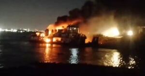 La Nación / Rescatan a 10 tripulantes sanos y salvos de remolcador incendiado