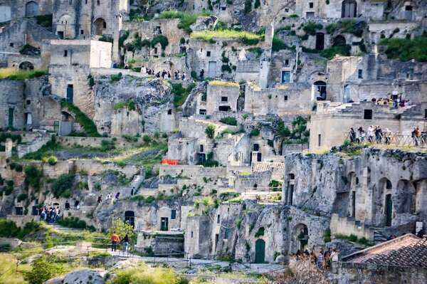 Conocé Matera, la ciudad italiana excavada en piedra que fue escenario de James Bond - Viajes - ABC Color