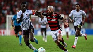Flamengo vence al Liga de Quito