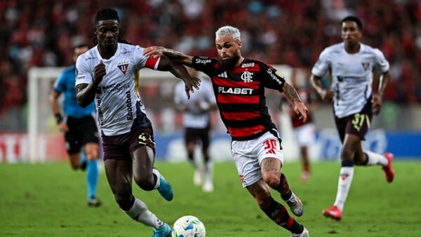 Flamengo vence al Liga de Quito
