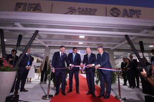 FIFA, Conmebol y APF inauguran pabell贸n social para j贸venes futbolistas en Paraguay