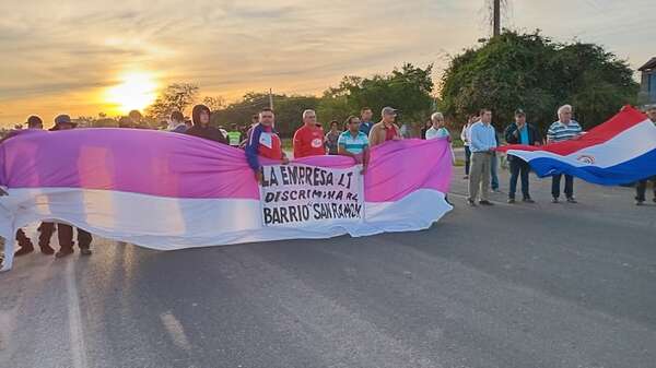 José Falcón: pobladores cierran ruta y exigen no quedar aislados - Nacionales - ABC Color