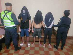 Rápida acción policial tras denuncia de robo en Encarnación deja tres detenidos